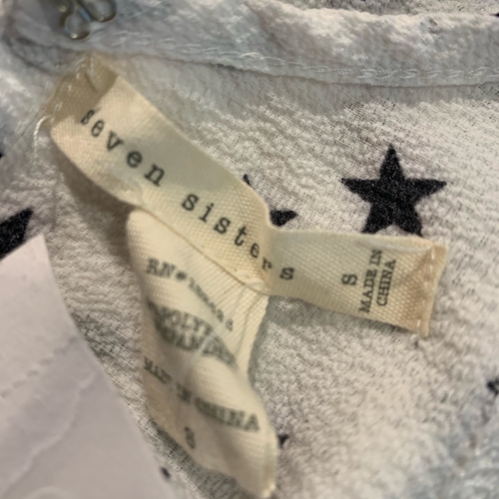 Seven Sisters cold shoulder star print top - Picture 2 of 7